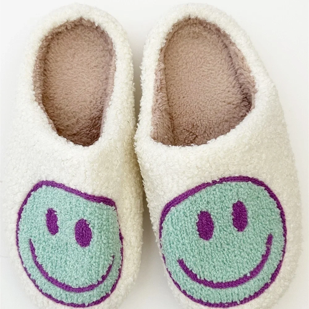 Smiley Face Plush Slippers, size 7.5-8 - Picture 4 of 5